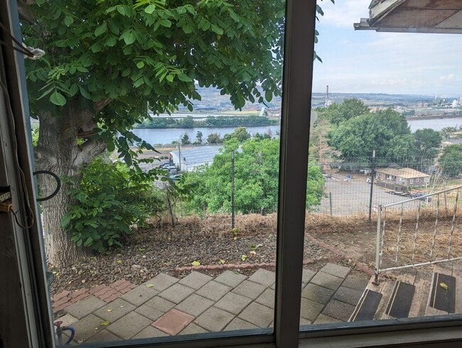 Building Photo - Attractive 3 bedroom 2 bath House in Quiet Lewiston Neighborhood