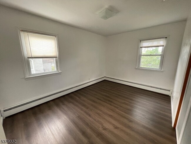 Building Photo - 174 Sheridan Ave