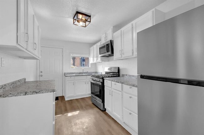 Building Photo - 8503 Rosemary Ln