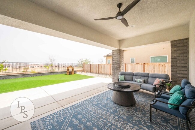 Building Photo - Madera Tesoro Viejo - Beautiful Hillside Village 2-Story Home, 4BR/3BA, SOLAR, Community Pool + L...