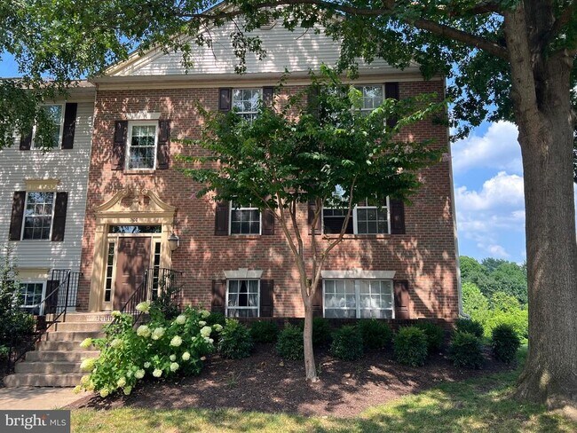 Primary Photo - 12100 Greenway Ct