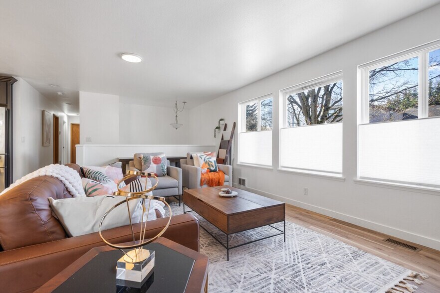 Building Photo - 705 24th Ave