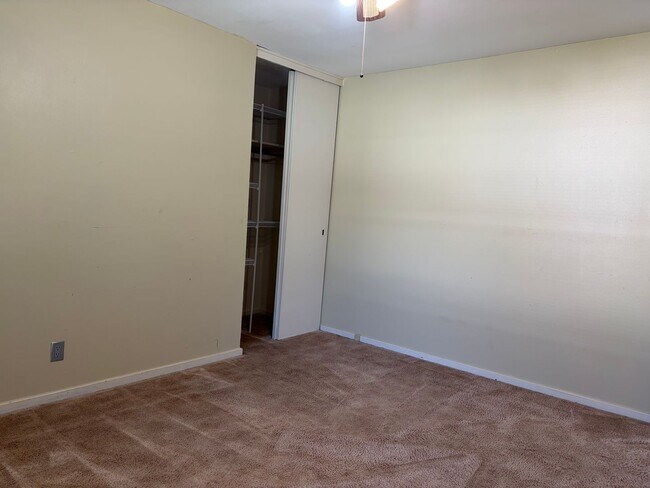Building Photo - Cute 3 bedroom on McGregor!