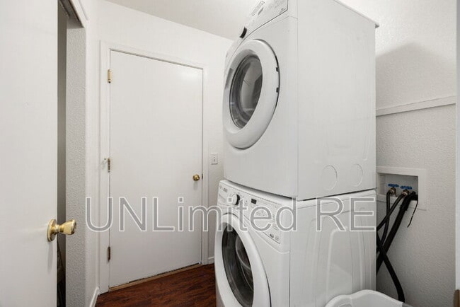 Building Photo - 4835 Gemstone Dr