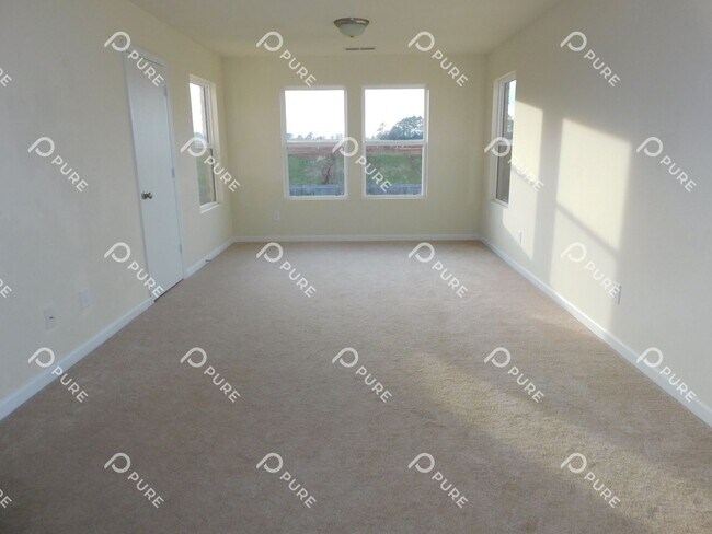 Building Photo - 108 Barnard St