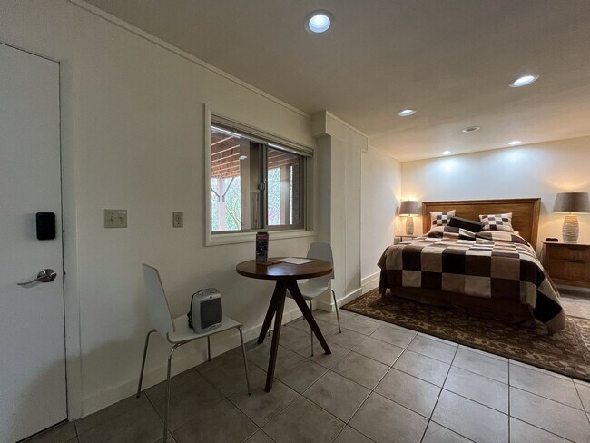 Building Photo - Charming Portland Retreat with Lush Garden, Forest Backdrop & Stylish Updates — Steps to OHSU