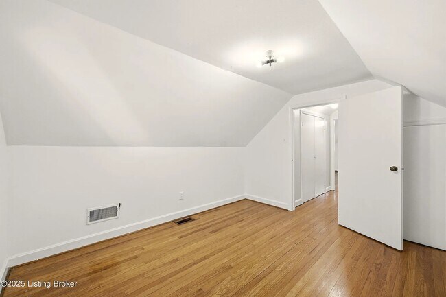 Building Photo - 415 N Hite Ave