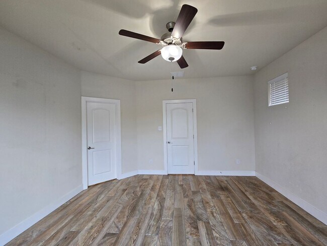 Building Photo - 727 Gristmill Dr