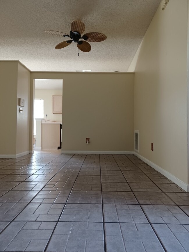 Building Photo - 464 Short Pine Cir