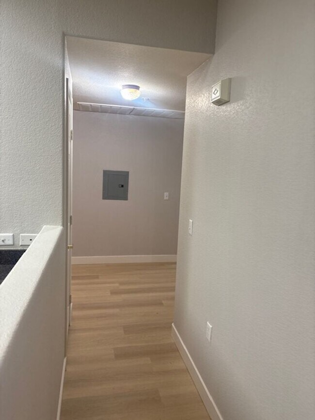 Building Photo - Downstairs unit with 3 bedroom and with two baths