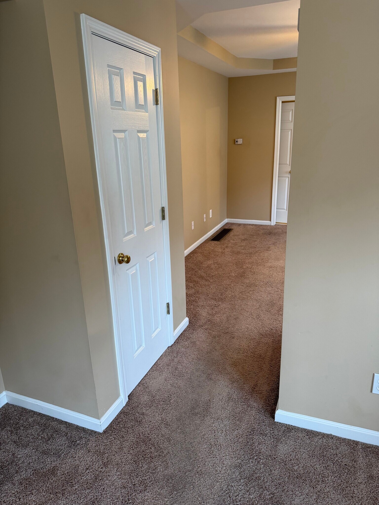 Building Photo - 318 W Kenwood Way