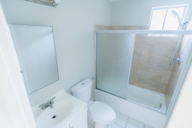 Building Photo - COMING SOON! Single Story 4 Bedroom Home for Rent in Woodland Hills!