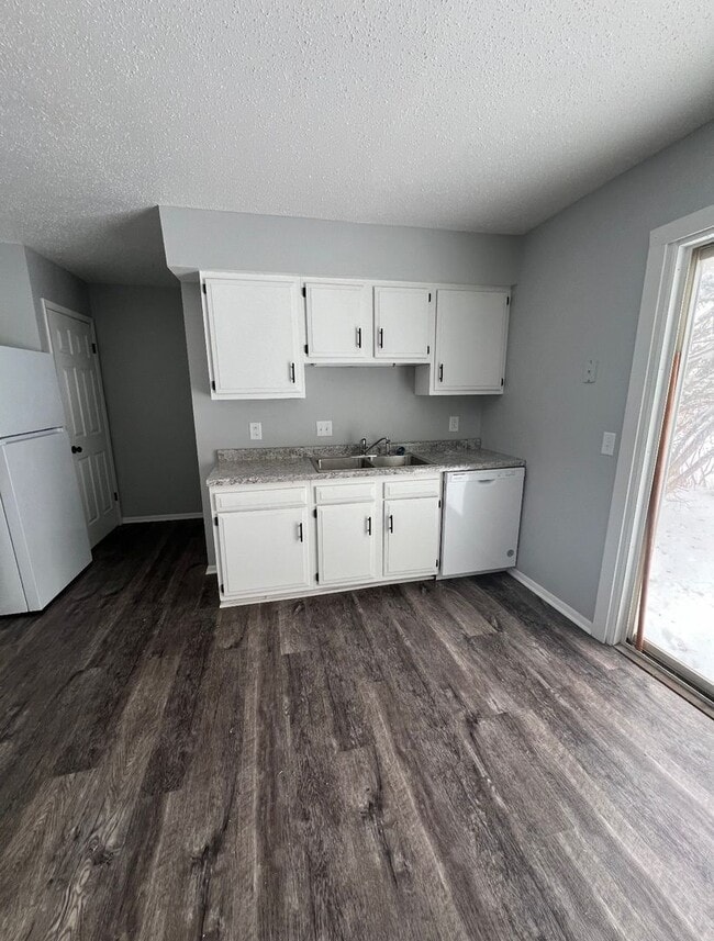 Building Photo - 5437/5439 N Linwood Ave