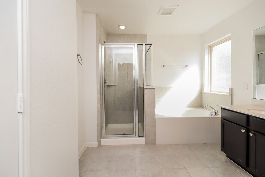 Building Photo - 5223 Gulf Stream Ln