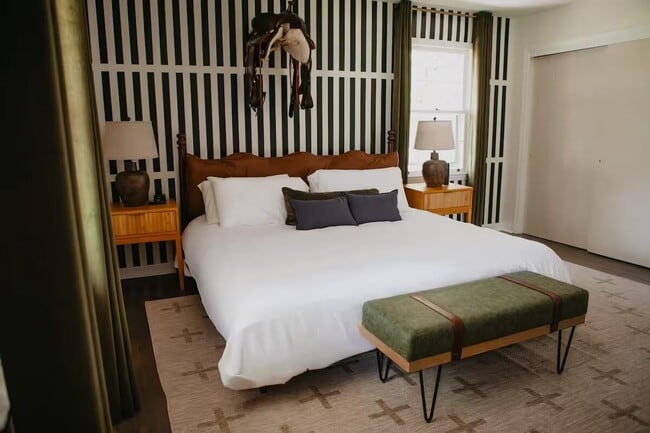 Building Photo - 946 Magnolia St SE