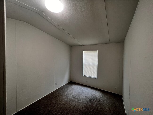 Building Photo - 220 Six Pines Rd
