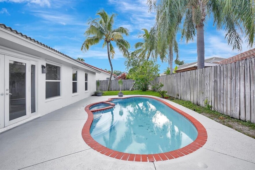 Building Photo - 5200 NW 66th Ave