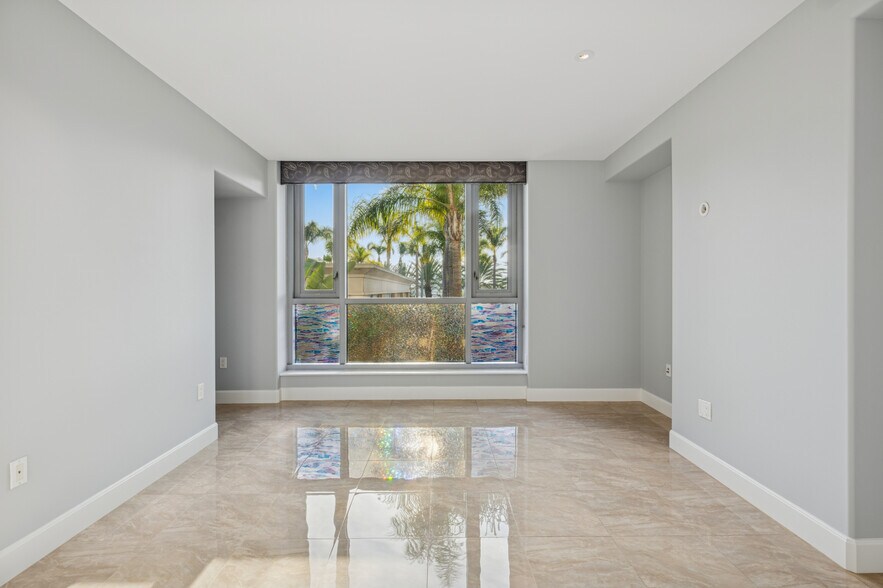 Building Photo - 5047 Scholarship