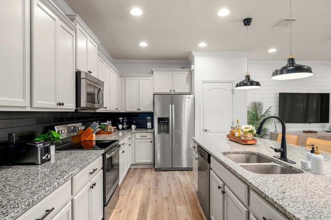 Building Photo - 1978 Majorca Dr