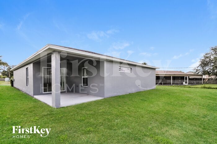 Building Photo - 2586 SW Dawn St