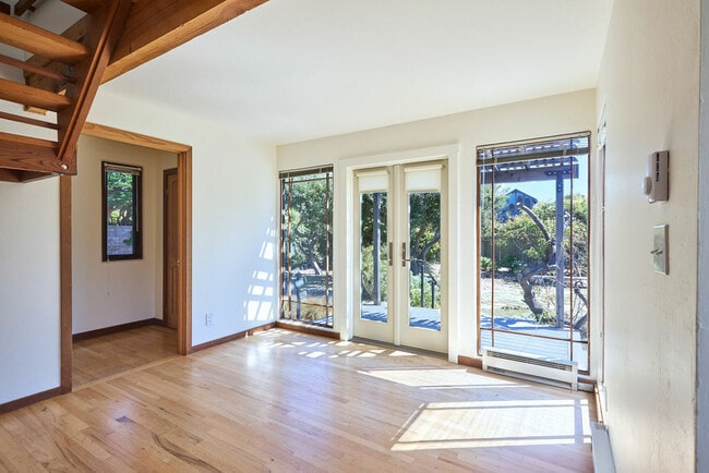 Building Photo - 166 Cedar Rd