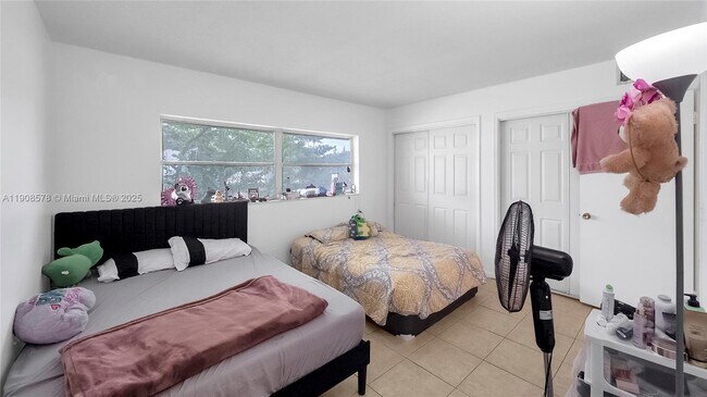 Building Photo - 4200 NW 3rd Ct