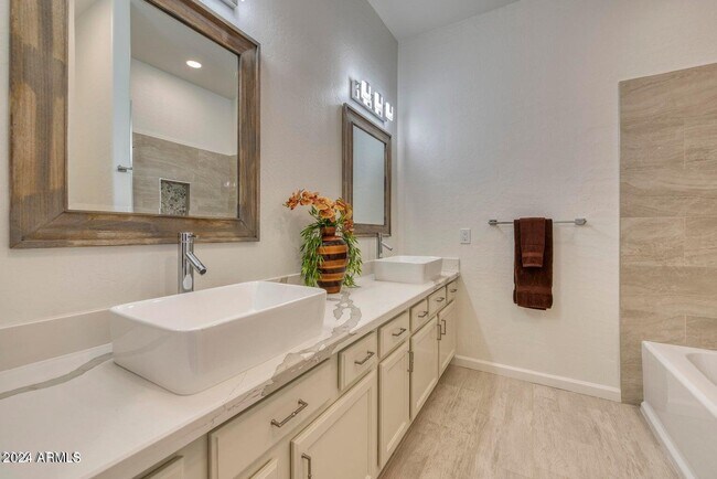 Building Photo - 12441 Via Ln