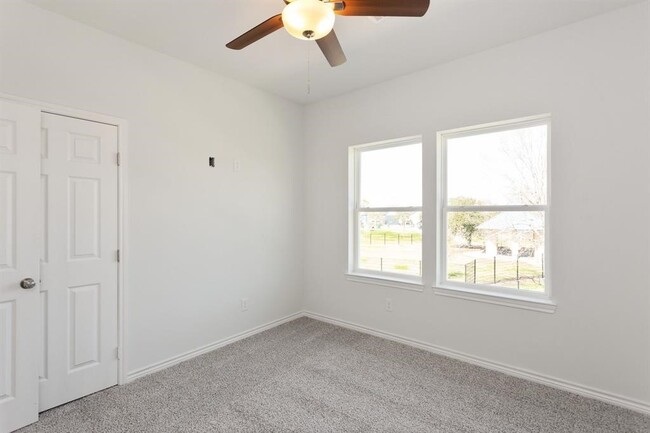 Building Photo - 11623 Waldemar Dr