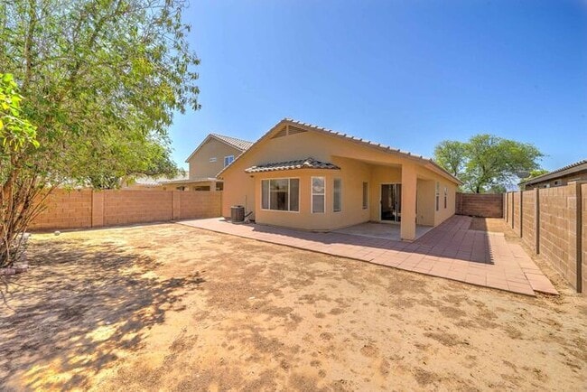 Building Photo - READY TO VIEW NOW! Bright, Open Floorplan w/ Brand New Interior Paint & Carpet!