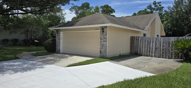Building Photo - 10864 Steeding Horse Dr
