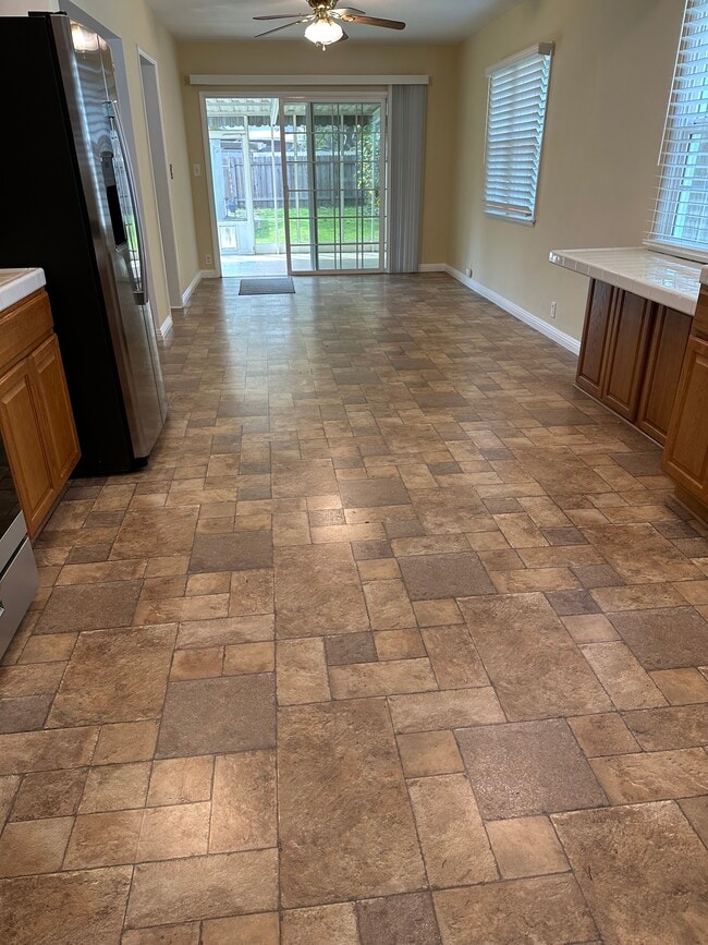 Building Photo - 2133 Glyndon Ave