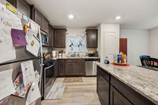Building Photo - 1417 Sunkiss Dr