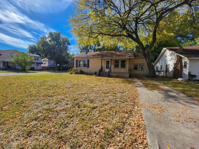 Building Photo - Newly Renovated 3 bedroom 1 bath home in S...