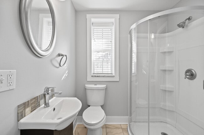 Building Photo - 106 N Main St