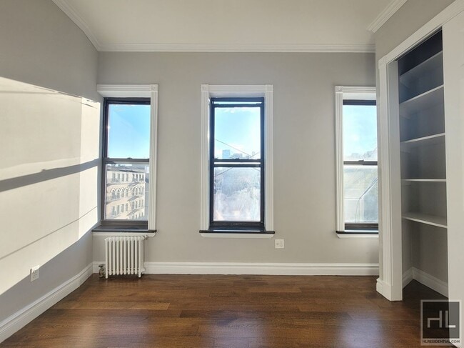 Building Photo - East 3rd Street