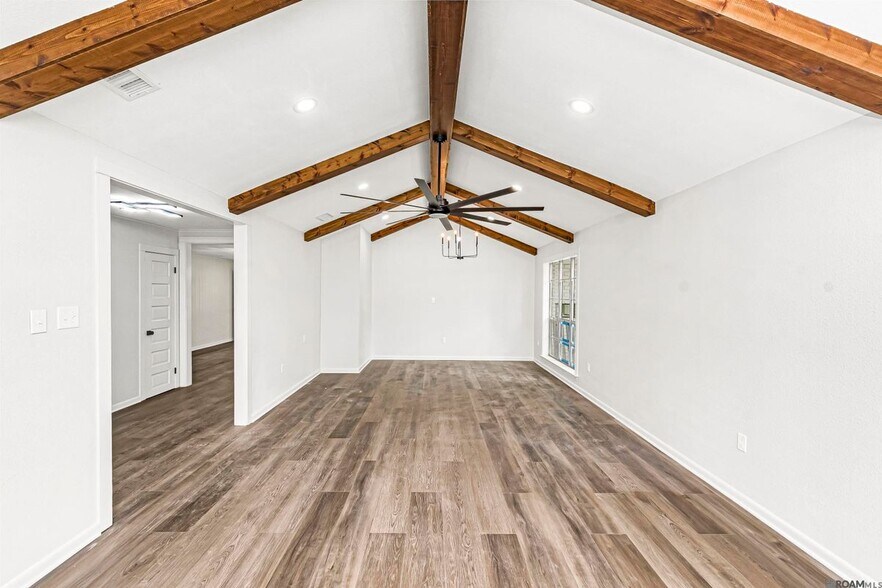 Building Photo - 535 Thornwood Dr