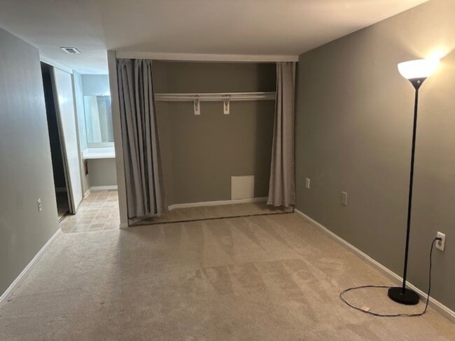 Building Photo - One level living in a spacious upgraded condo