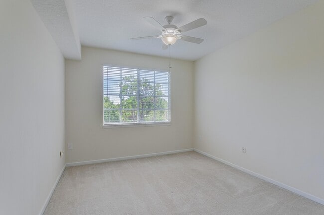 Building Photo - 9303 Myrtlewood Cir W