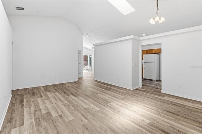 Building Photo - 210 Pine Cone Dr
