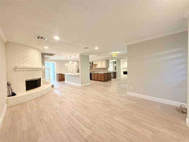 Building Photo - 9398 Beechnut St