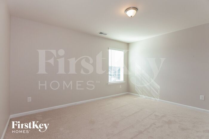 Building Photo - 2212 Killian Creek Dr