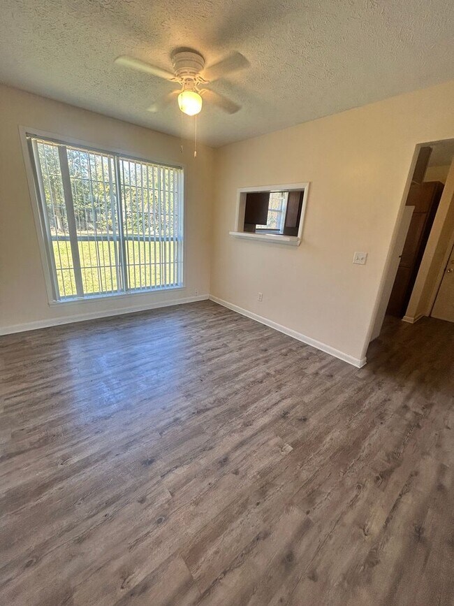 Building Photo - 712 Michigan Ave