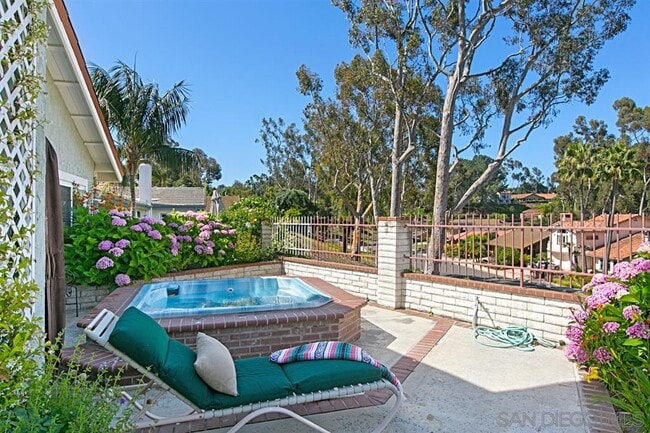 Building Photo - 1448 Santa Luisa Dr