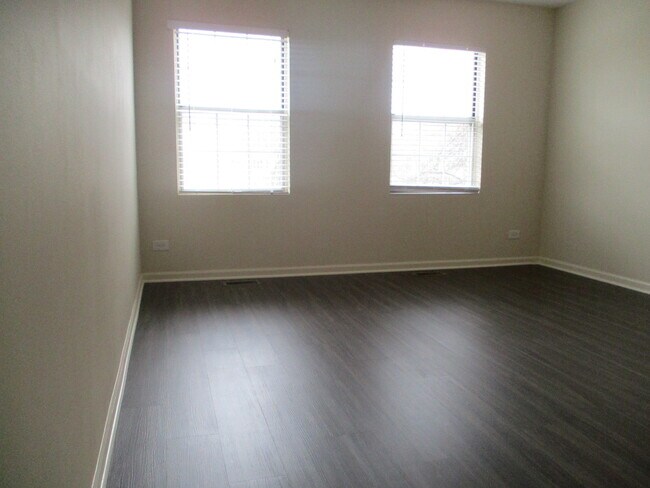 Building Photo - 203 Teak Ln