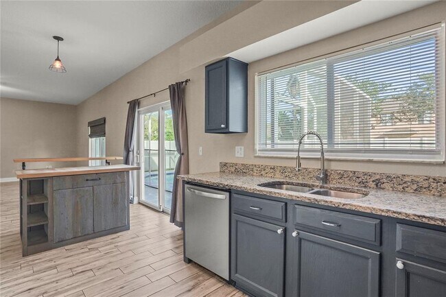 Building Photo - 25725 Aldus Dr