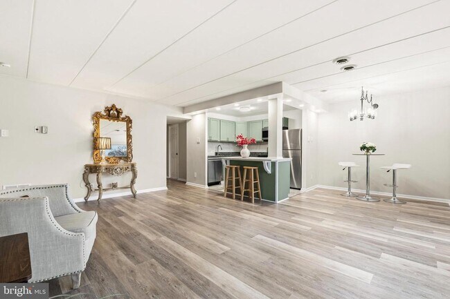 Building Photo - 2648 Redcoat Dr