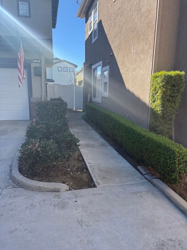 Building Photo - 3 Bedroom Condo- Aliso Viejo