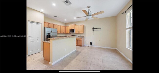 Building Photo - 259 SW 7th Ct