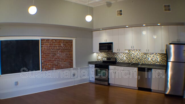 Building Photo - 28 Adams St