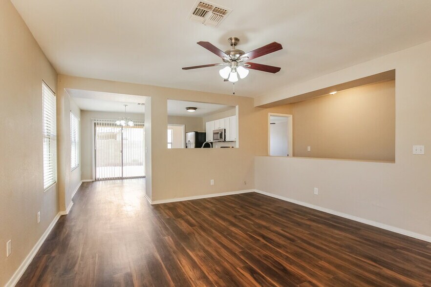 Building Photo - 2299 E Peach Tree Dr
